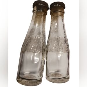 VINTAGE BILL'S MILWAUKEE CLEAR GLASS SALT & PEPPER SHAKER SET W/  METAL TOPS 🤎